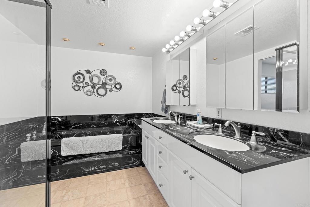 525 W El Norte Parkway 140 Property Photo 10