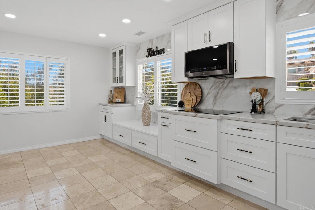 10629 Meadow Glen Way E Property Photo 4