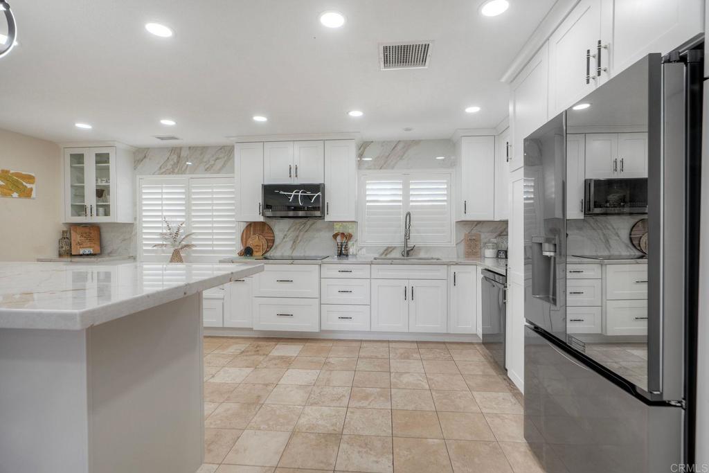 10629 Meadow Glen Way E Property Photo 6