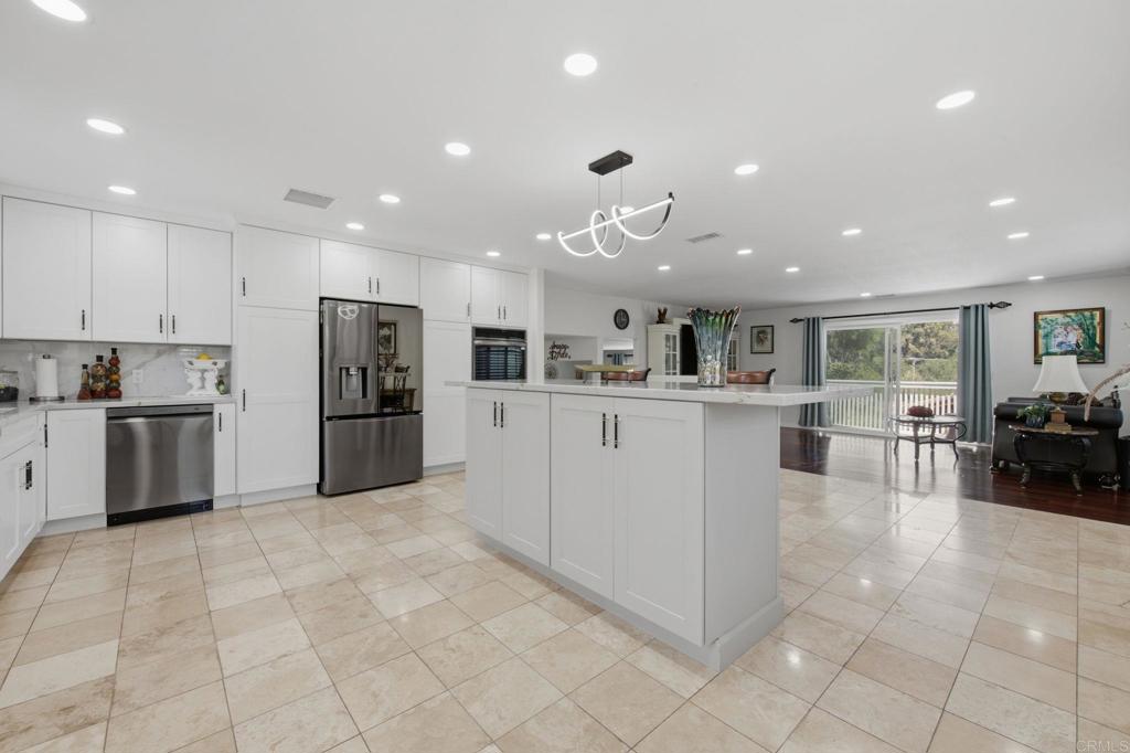 10629 Meadow Glen Way E Property Photo 8