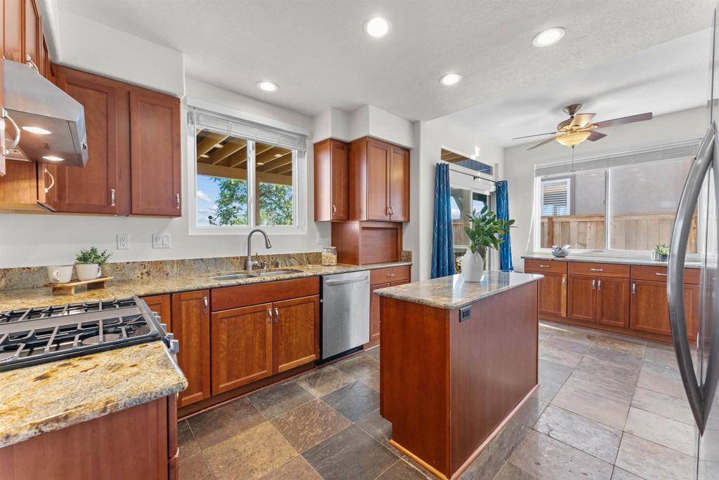 2462 Bear Rock Gln Property Photo 9
