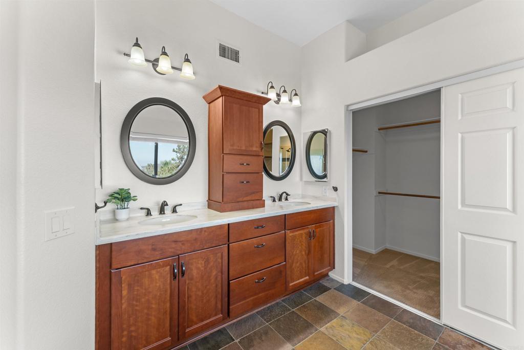2462 Bear Rock Gln Property Photo 23