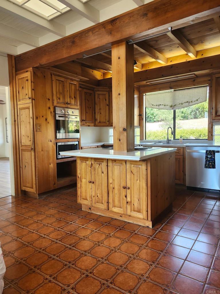 231 S Stage Coach Lane Property Photo 2
