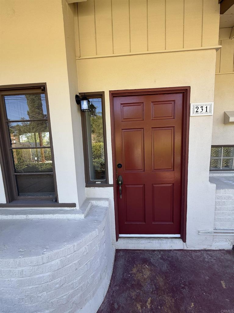231 S Stage Coach Lane Property Photo 4
