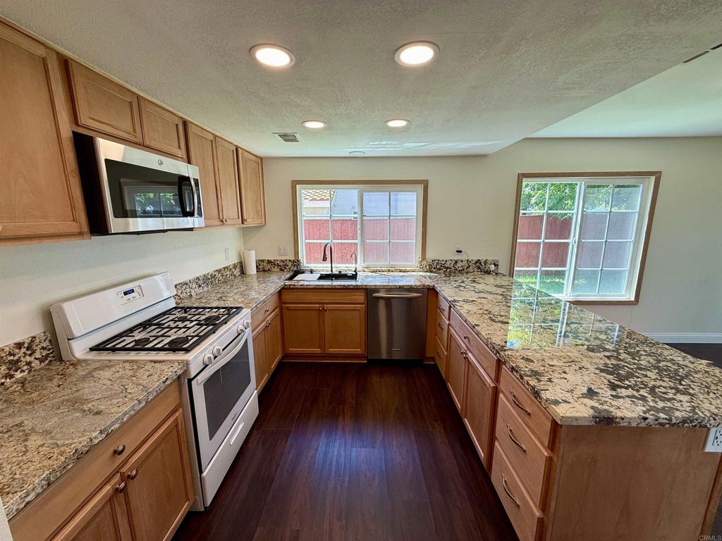 39787 Castile Avenue Property Photo 11