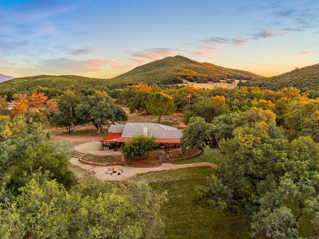 25258 Black Canyon Road Property Photo 6