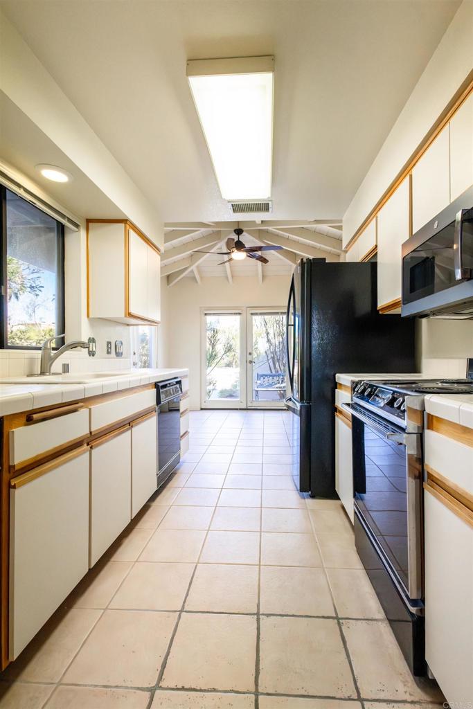 4683 Desert Vista Drive Property Photo 8