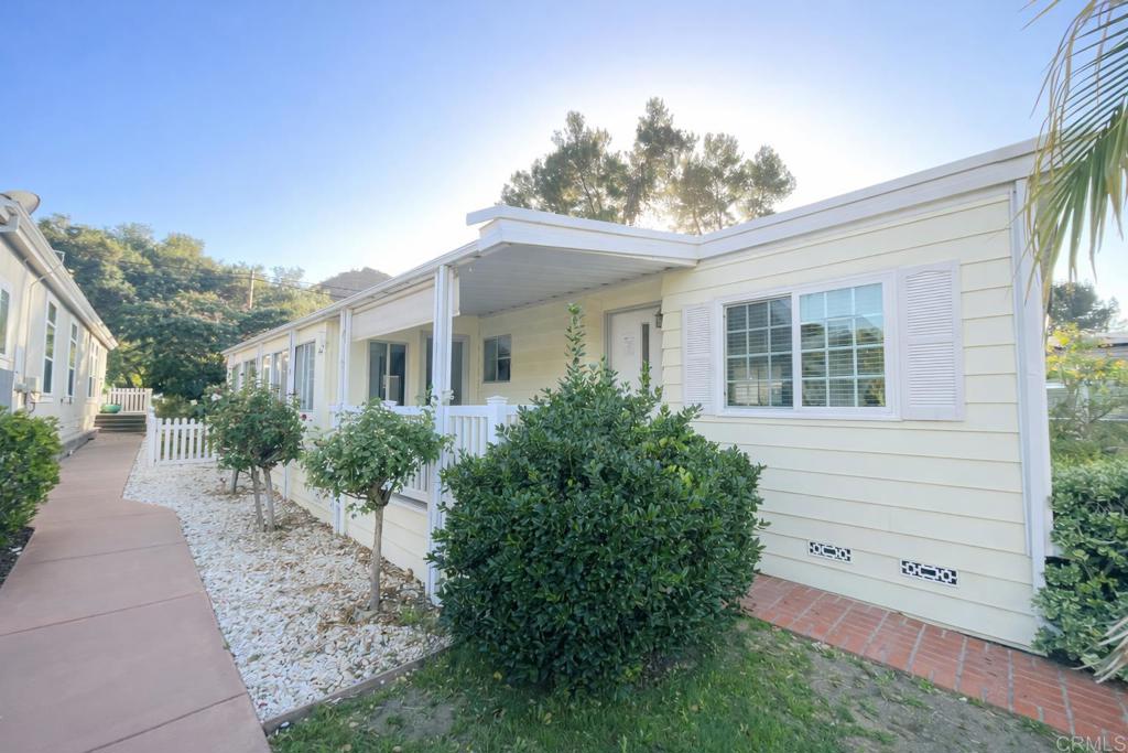 8975 Lawrence Welk Drive Spc 2 Property Photo 3