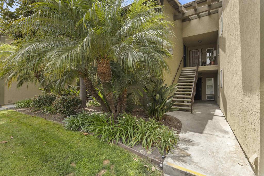 156 Avenida Descanso C Property Photo 3