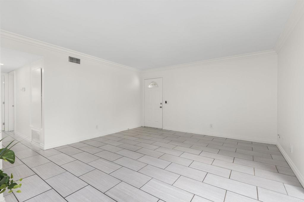 156 Avenida Descanso C Property Photo 6