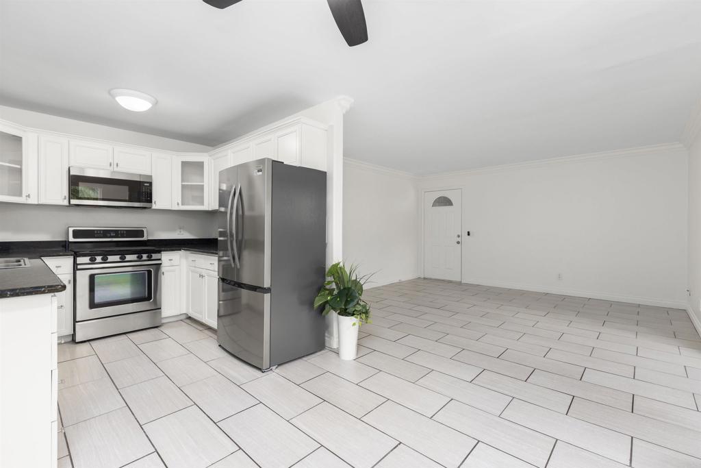 156 Avenida Descanso C Property Photo 16
