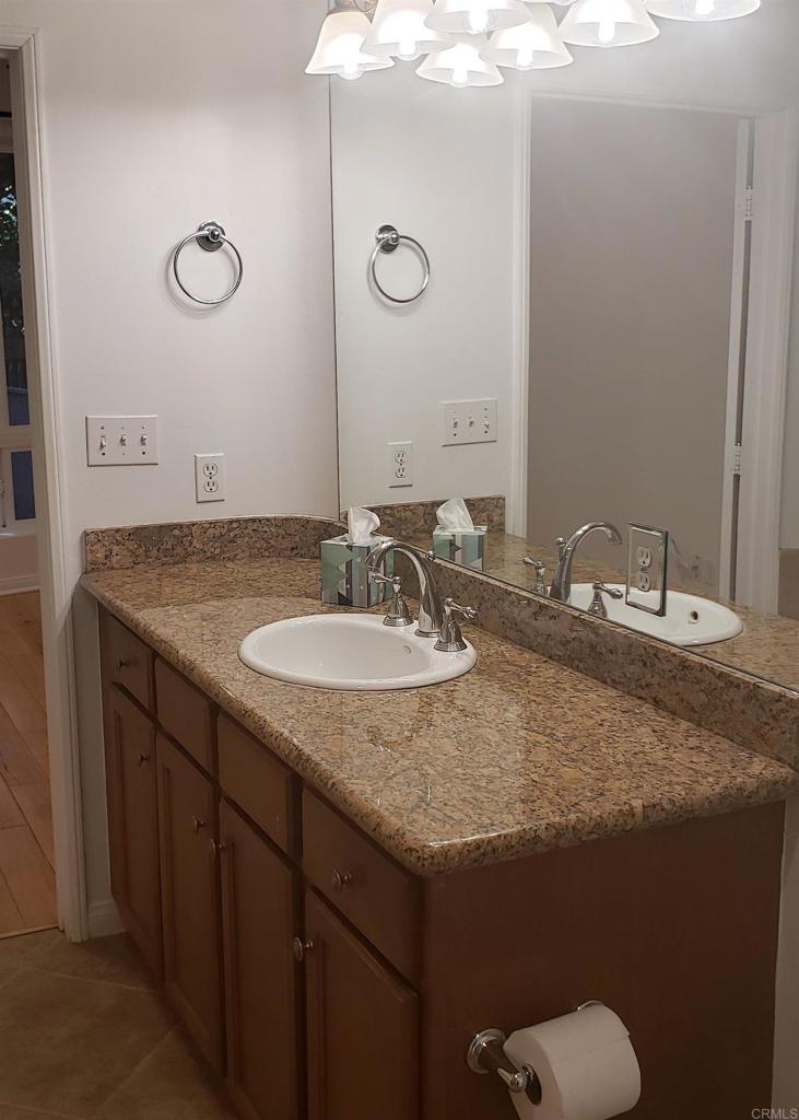 366 Forward Street E Property Photo 24
