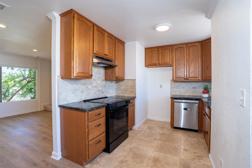 569 E Street 14 Property Photo 17