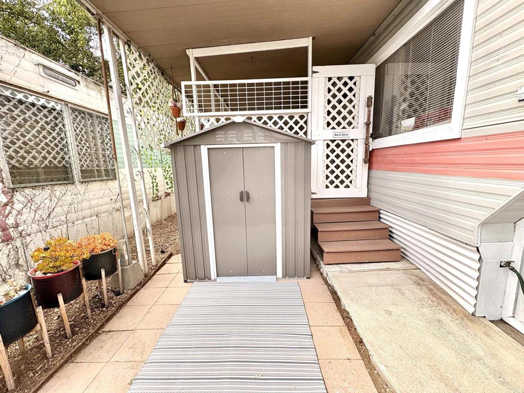 523 N Vulcan Avenue 3 Property Photo 11