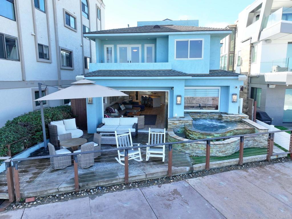2812 Bayside Walk
