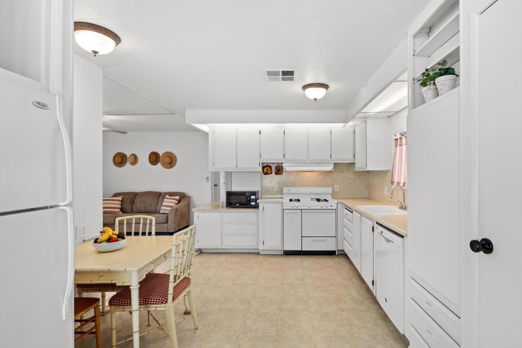 650 S Rancho Santa Fe Road 256 Property Photo 11