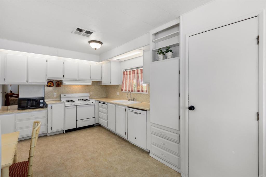 650 S Rancho Santa Fe Road 256 Property Photo 12