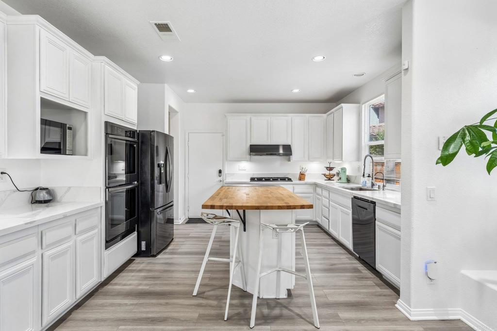 45608 Corte Royal Property Photo 4