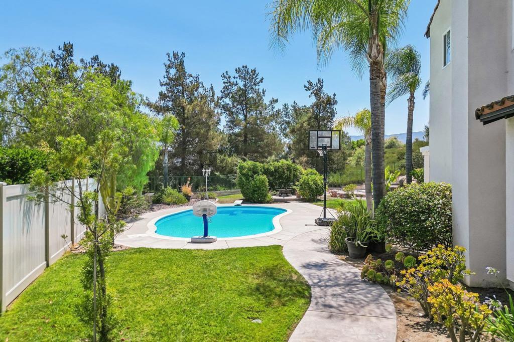 45608 Corte Royal Property Photo 11