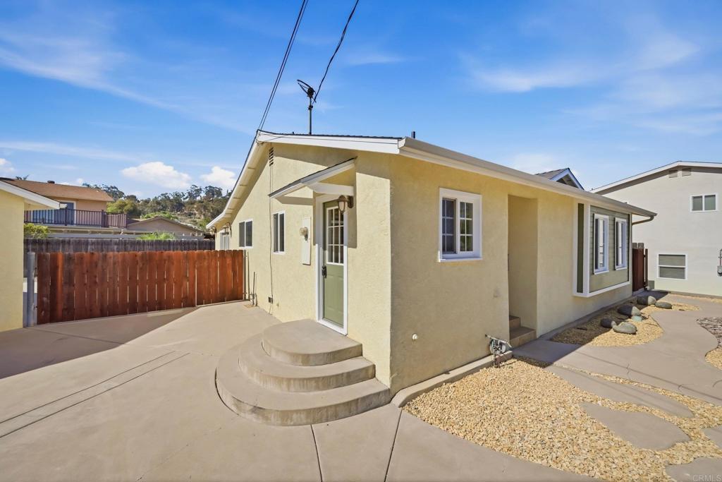 1677 Sandos Street Property Photo 4