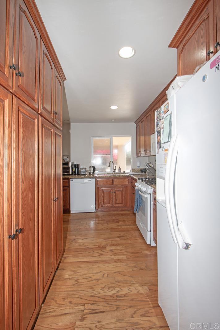 1417 Grey Oaks Court Property Photo 12