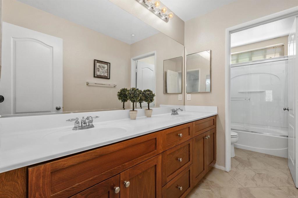 28292 Meadow Glen Way W Property Photo 31