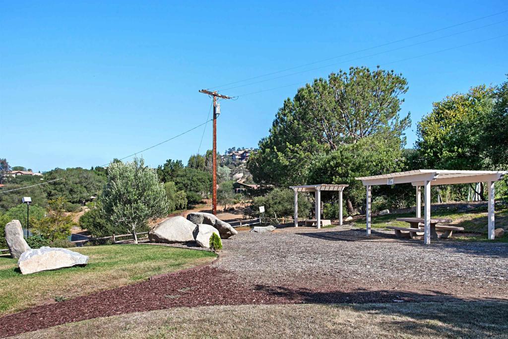 28292 Meadow Glen Way W Property Photo 47