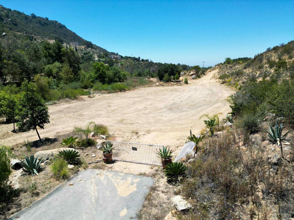 5589 Rainbow Creek Road Property Photo 4