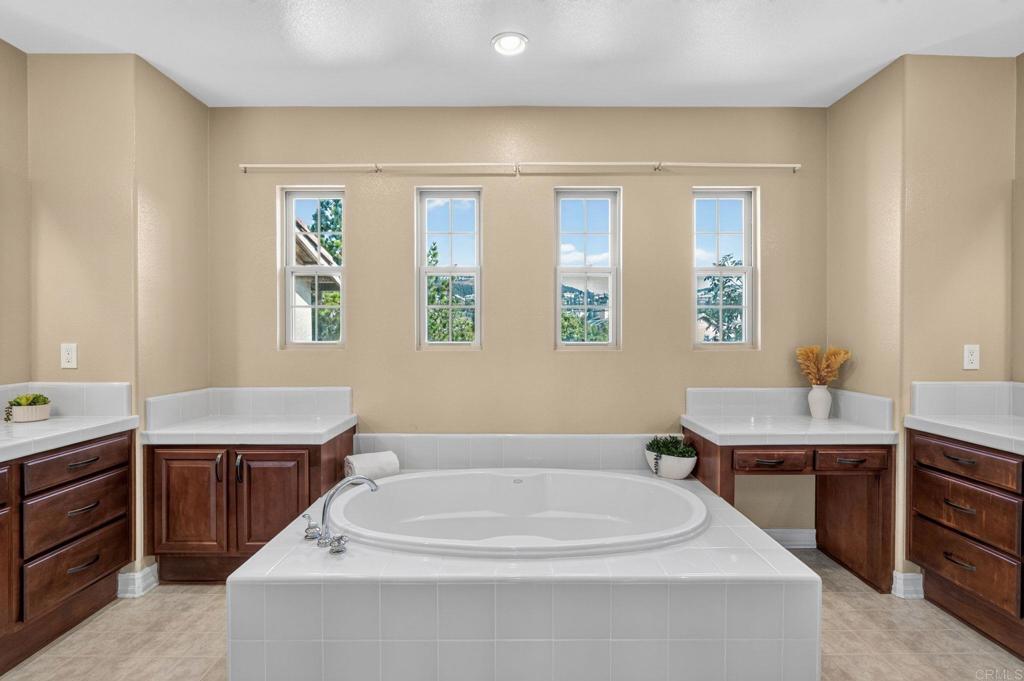 813 Genoa Way Property Photo 35