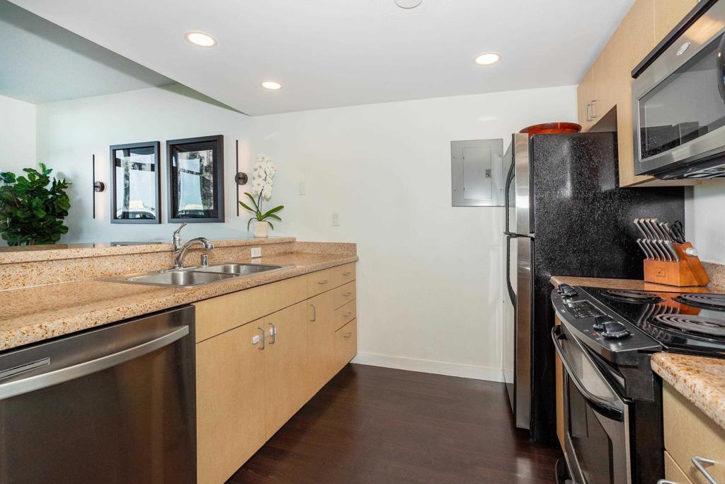 425 W Beech Street 856 Property Photo 7