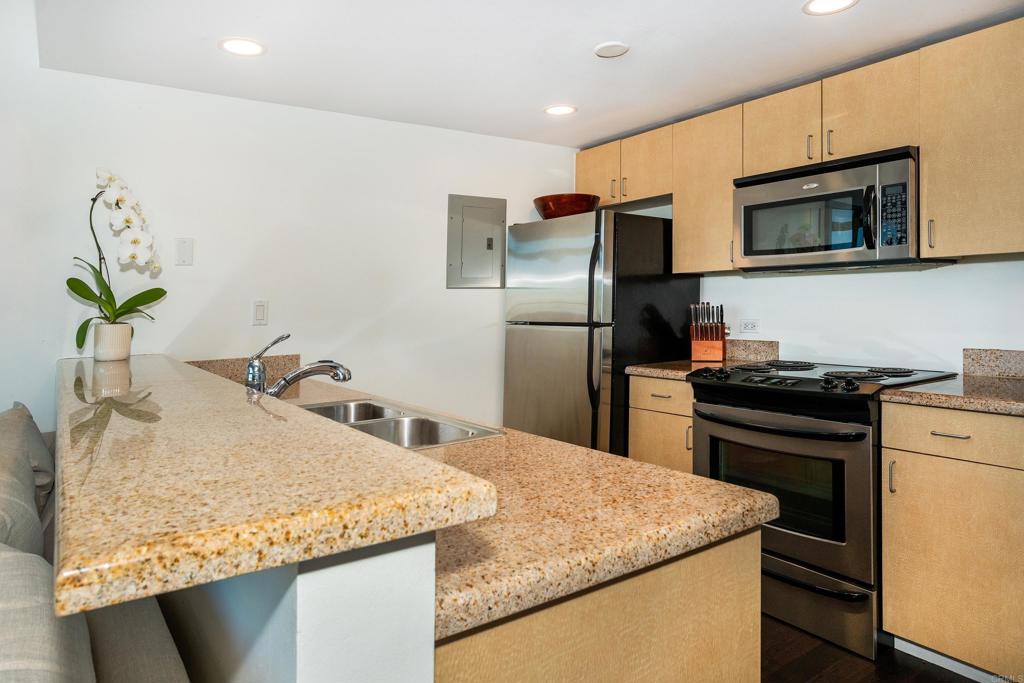 425 W Beech Street 856 Property Photo 8