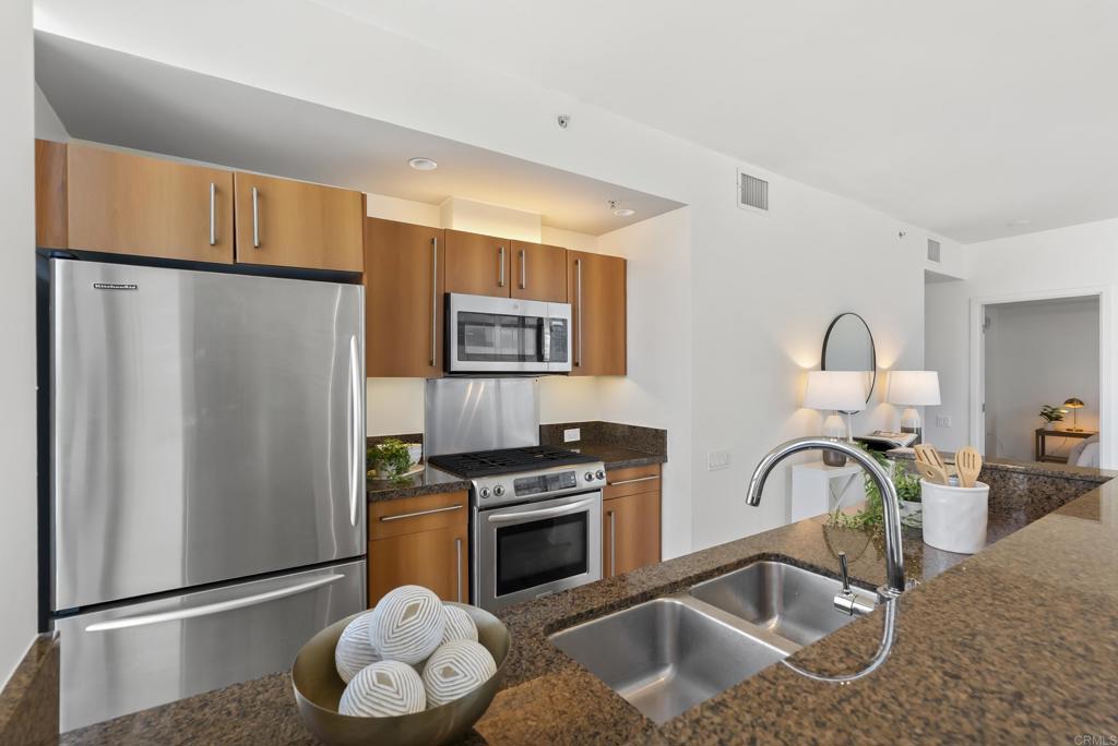 321 Tenth Avenue 902 Property Photo 13