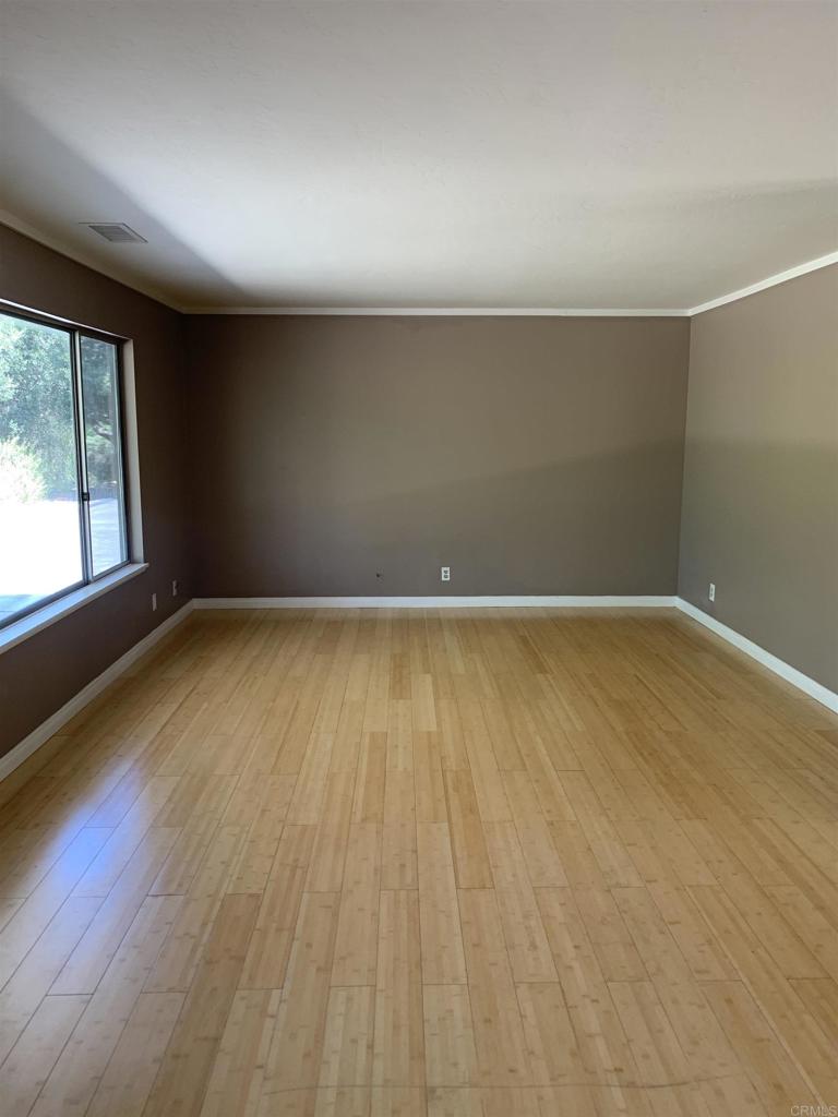 12002 Sky View Drive Property Photo 3