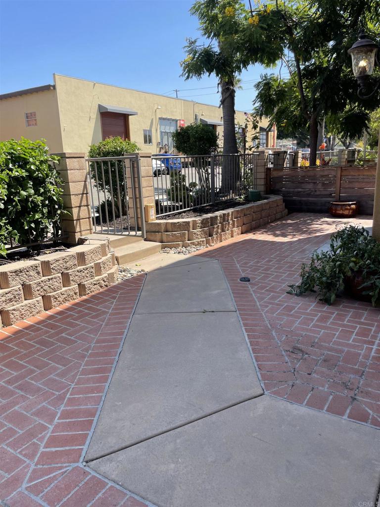 415 N Cedros Property Photo 2