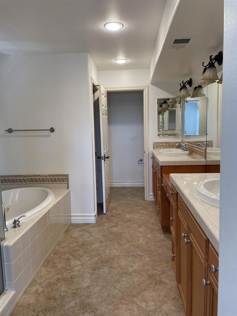 415 N Cedros Property Photo 7