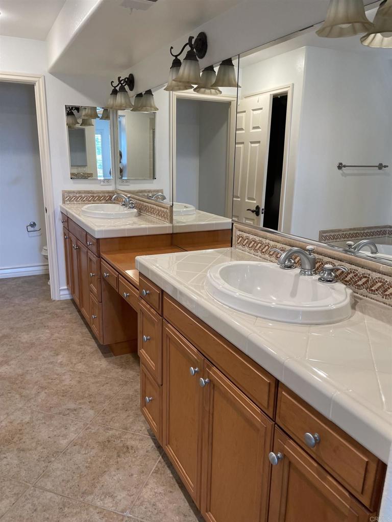 415 N Cedros Property Photo 8