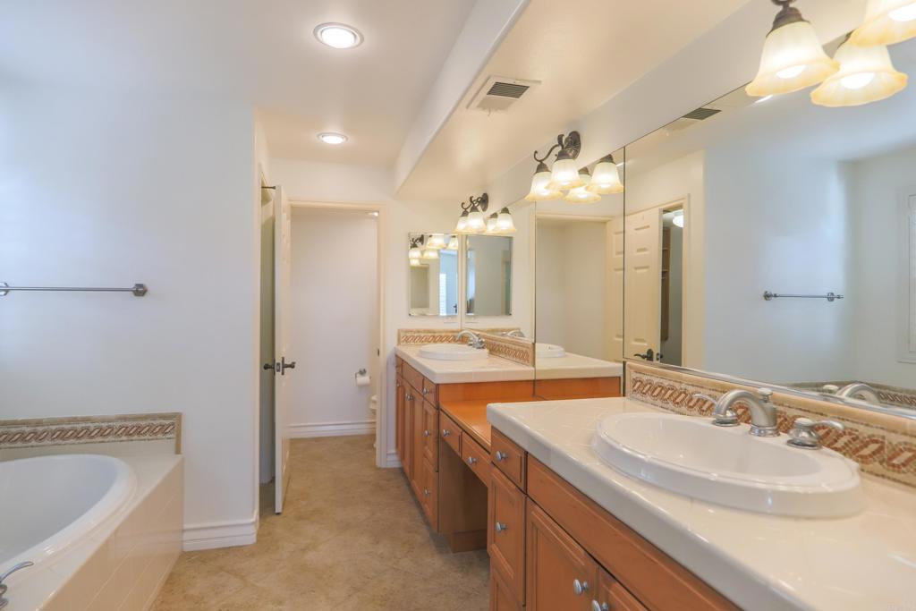 415 N Cedros Property Photo 28
