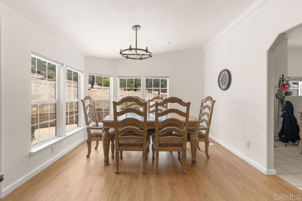 2051 Rainbow Glen Road Property Photo 12