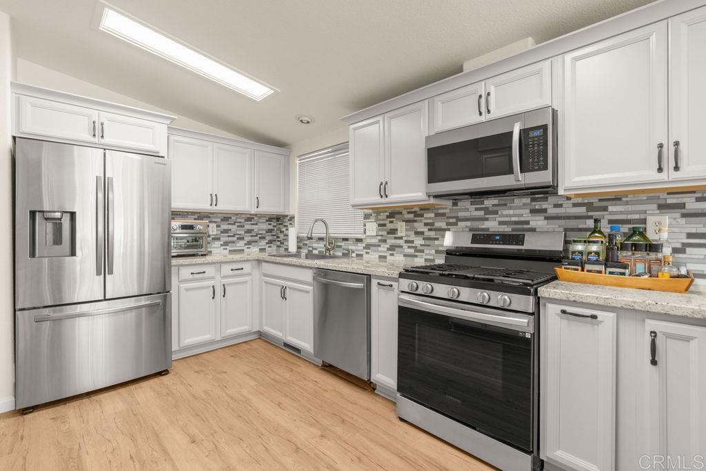 2051 Rainbow Glen Road Property Photo 15