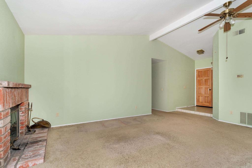 5327 Mead Street Property Photo 3