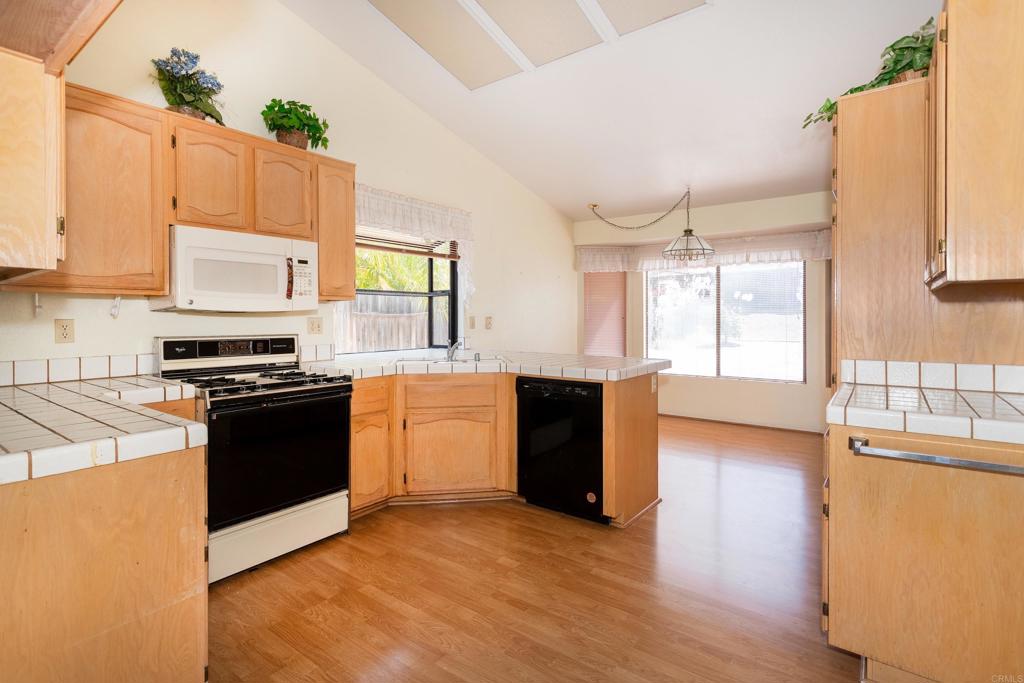 5327 Mead Street Property Photo 5