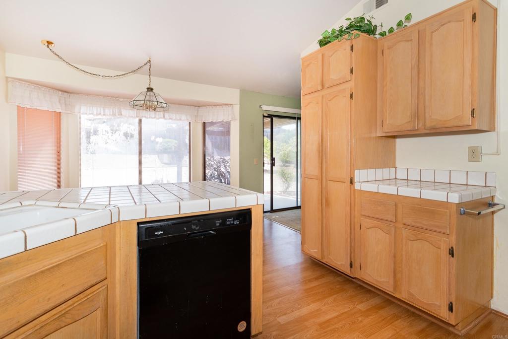5327 Mead Street Property Photo 6