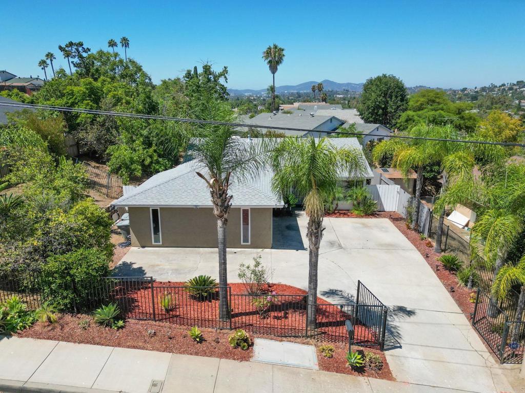 1161 N Rose St Property Photo 3