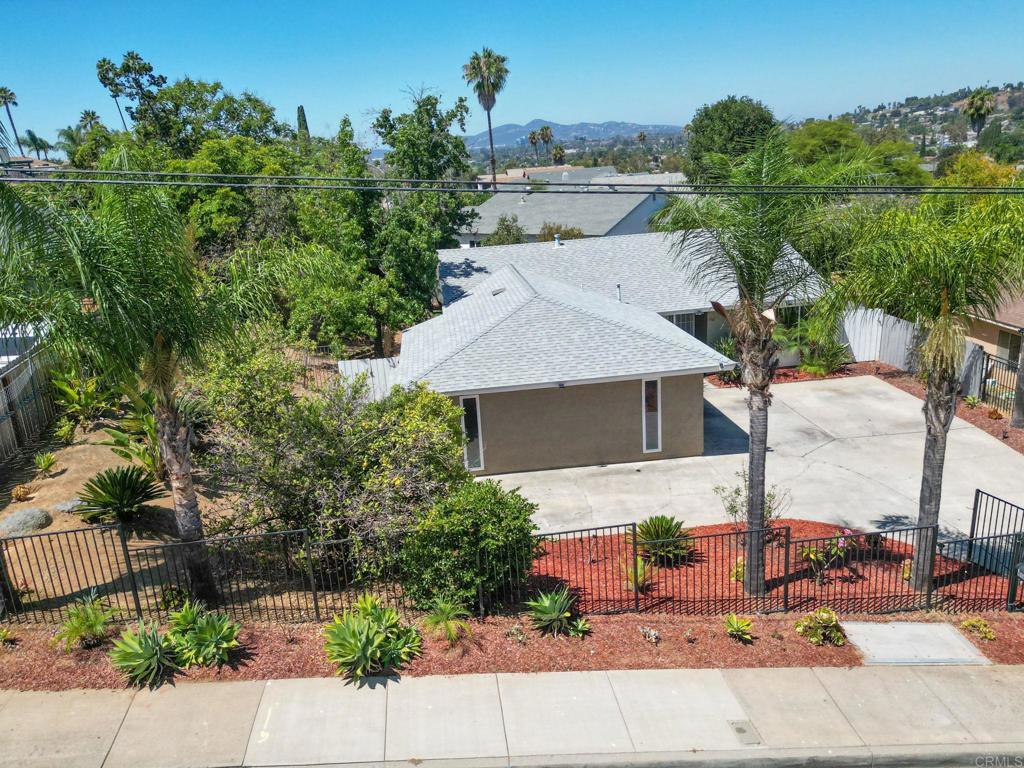 1161 N Rose St Property Photo 4