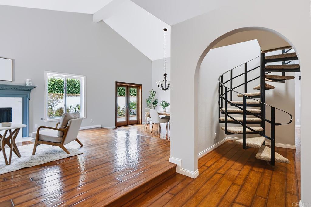 2027 Bruceala Court Property Photo 6