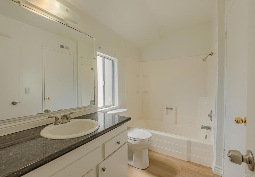 239 Eveningside Property Photo 17