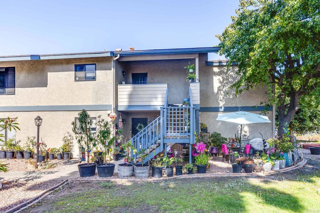 221 Stage Coach Road Property Photo 1
