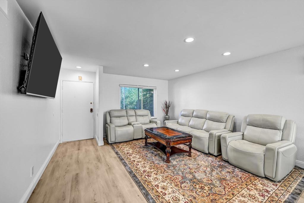 9378 Twin Mountain Circle Property Photo 4