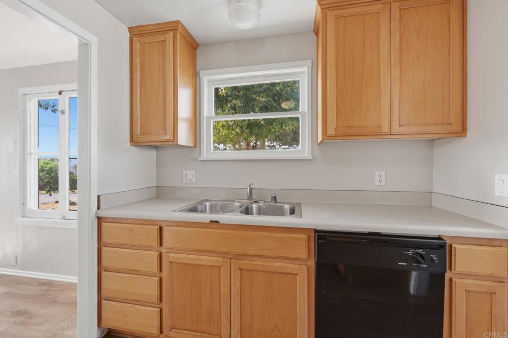 641 N Main Avenue Property Photo 8