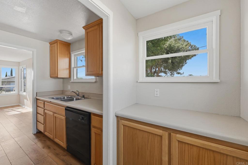 641 N Main Avenue Property Photo 12